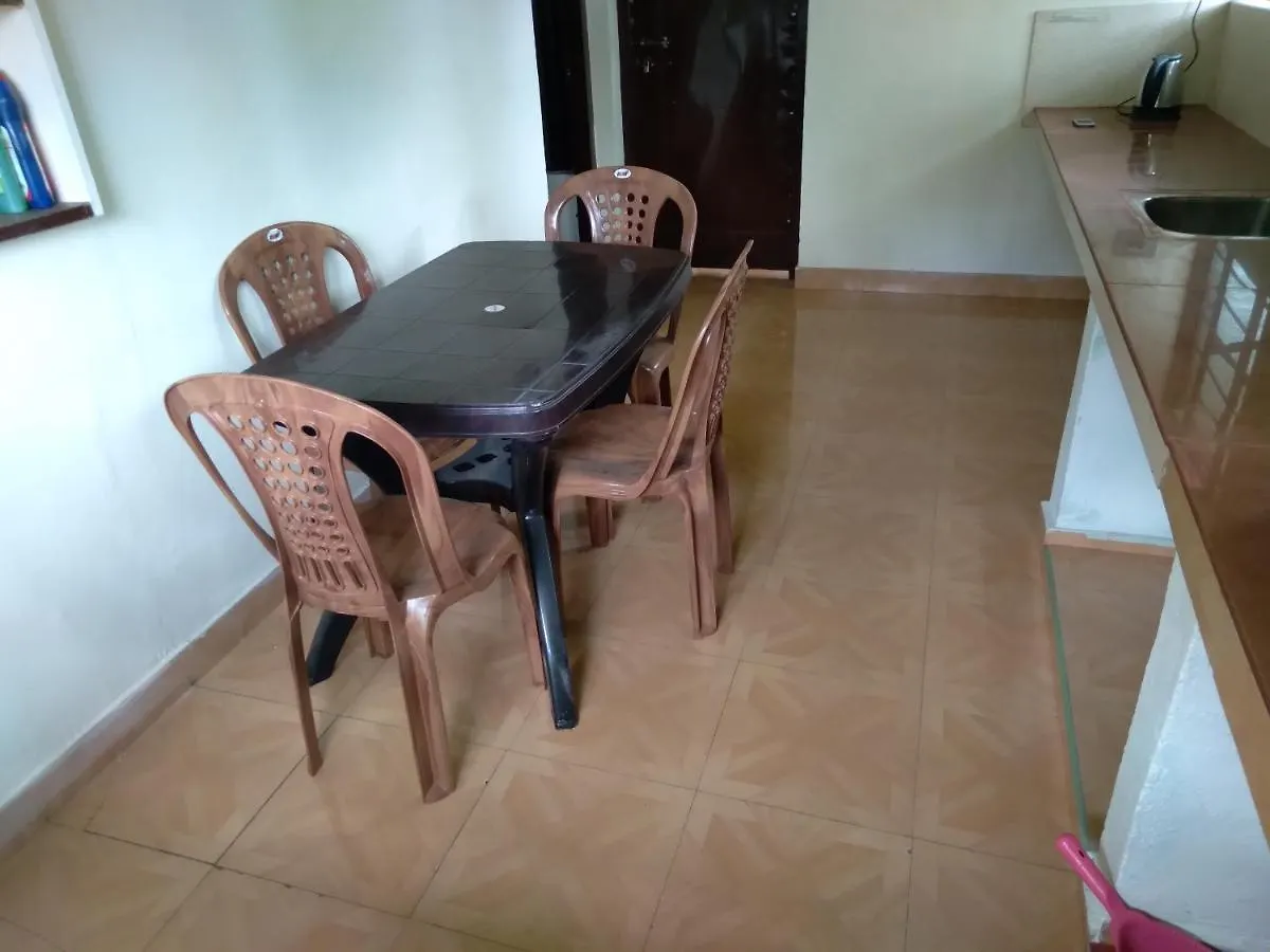 Homely Homestay 칼파타 0*,